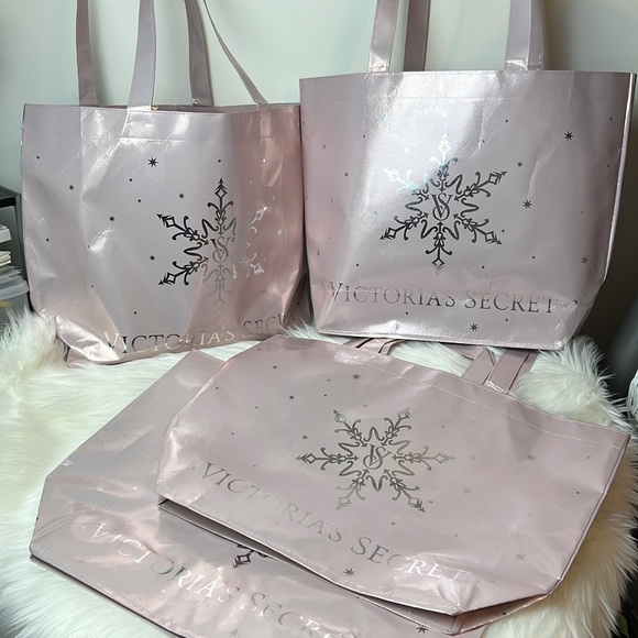 (4) Victoria’s Secret Pink Snowflake VS Logo Reusable Gift Bags, Shopping Bags - Picture 1 of 8